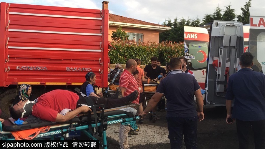 土耳其泰基爾達發生列車出軌事故 至少10人死亡