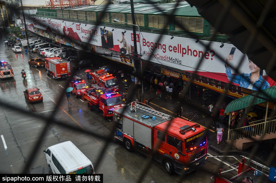 菲律賓市場火災后現場狼藉 市民工作生活仍在繼續