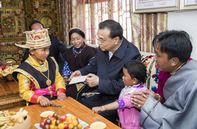 李克強(qiáng)在西藏考察