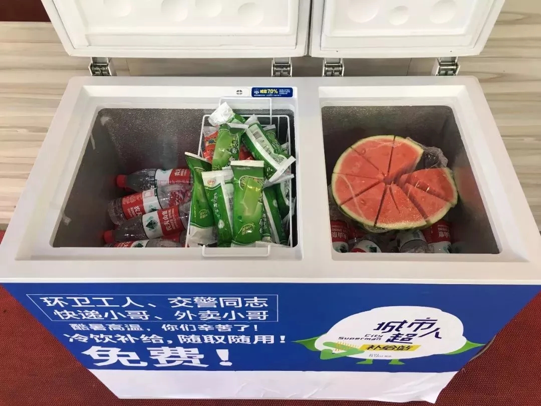 無人看管的冷飲柜放在39°高溫的杭州街頭，沒想到是這樣的結果！