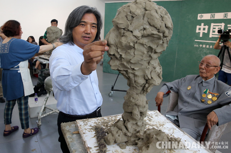 迎“八一”建軍節 中國美術館為軍人塑像