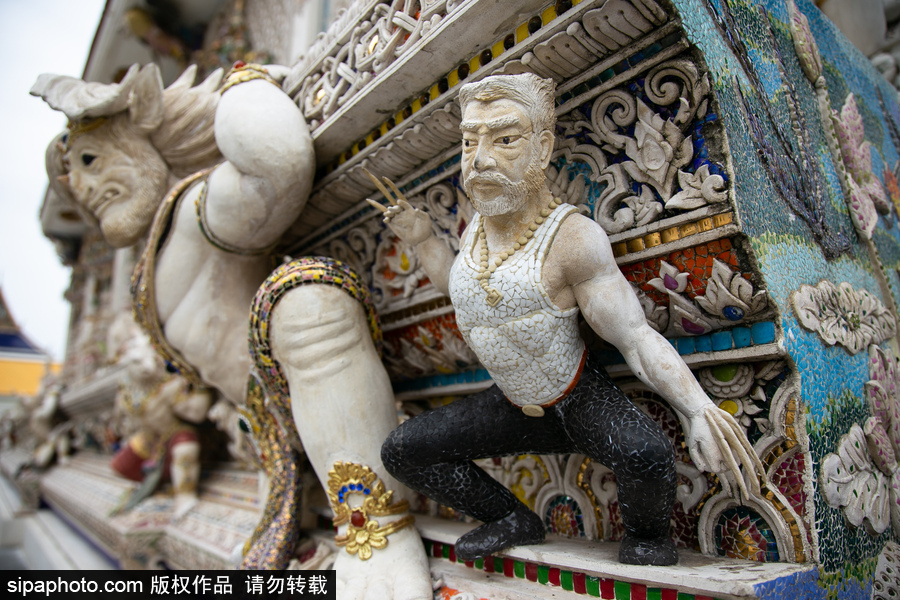 泰國曼谷一廟宇驚現超人、皮卡丘等動漫雕像 跨界裝飾創意無窮！