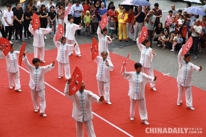 北京回龍觀1818街區(qū)長(zhǎng)卷文化節(jié)開幕