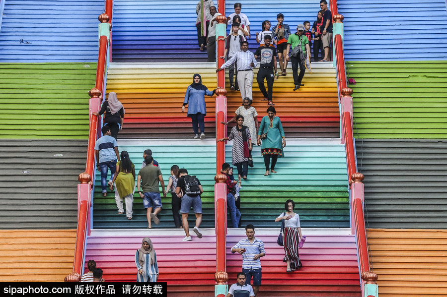 又一“網紅”拍照打卡處！馬來西亞吉隆坡彩虹樓梯成地標性景點