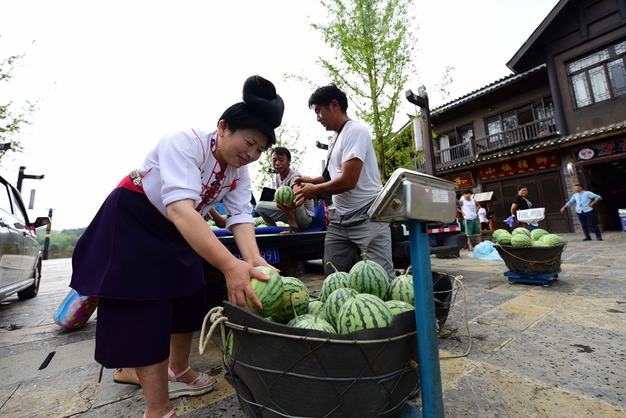 貴州丹寨：趣味“西瓜節”歡樂度周末