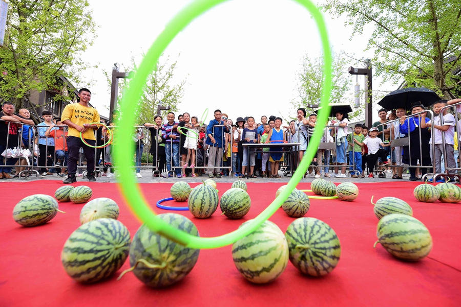 貴州丹寨：趣味“西瓜節”歡樂度周末