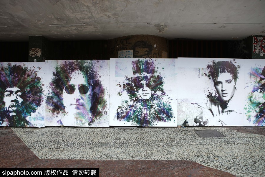 巴西：致敬偶像！圣保羅街頭出現搖滾明星巨幅畫像