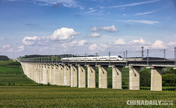 哈爾濱至佳木斯鐵路9月30日開通運營<BR>兩地客車旅行時間縮短至2小時