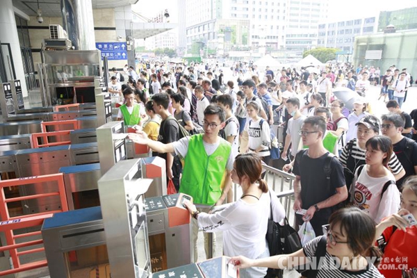 國慶假期鐵路旅客運輸拉開帷幕 預計發送旅客1.29億人次