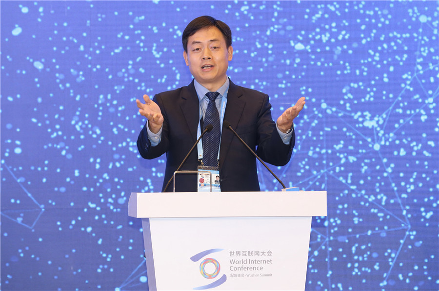 中國人民大學(xué)國際事務(wù)所所長，教授、博導(dǎo)，歐洲問題研究中心/歐盟研究中心主任王義桅主持主題演講二：數(shù)字鴻溝與信息共享
