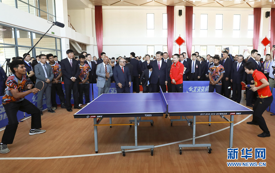 習近平和巴布亞新幾內亞總理奧尼爾共同出席中國援建的布圖卡學園啟用儀式