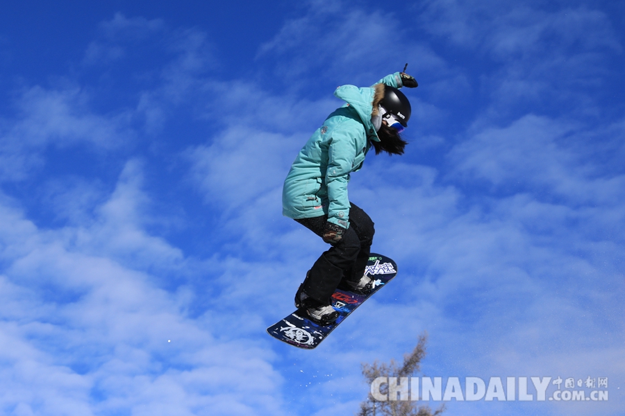 【改革開放40年】基層行：冬季來新疆滑雪！新疆可可托海實(shí)現(xiàn)工礦區(qū)到旅游區(qū)轉(zhuǎn)型