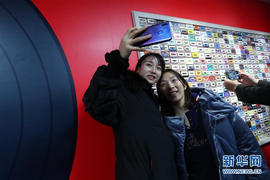 “偉大的變革——慶祝改革開放40周年大型展覽”單日參觀人數再超5萬