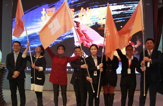 一個盒子的暖心漂流 當(dāng)代置業(yè)與弘高創(chuàng)意攜手愛心公益