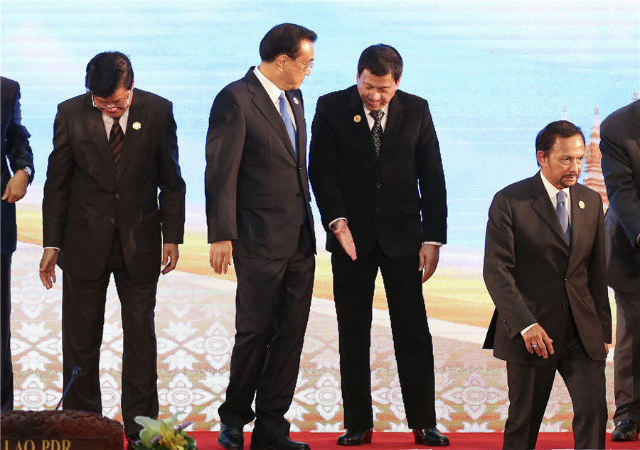 （圖集）“10+3”會議上李克強總理的幾個瞬間
